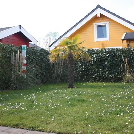 Villa Emilia - Gemuetliches Kinderfreundliches Blockhaus Mit Umzaeuntem Garten Sint Annaland Bagian luar foto
