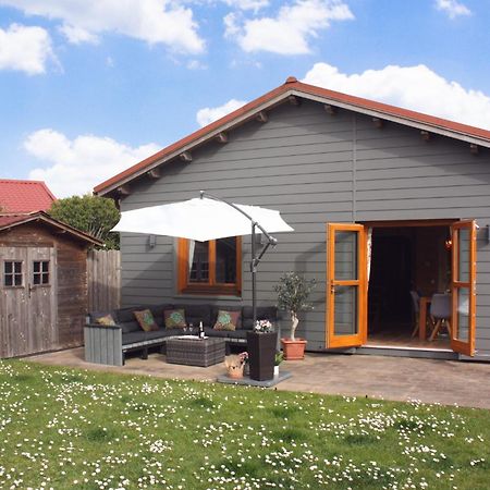 Villa Emilia - Gemuetliches Kinderfreundliches Blockhaus Mit Umzaeuntem Garten Sint Annaland Bagian luar foto
