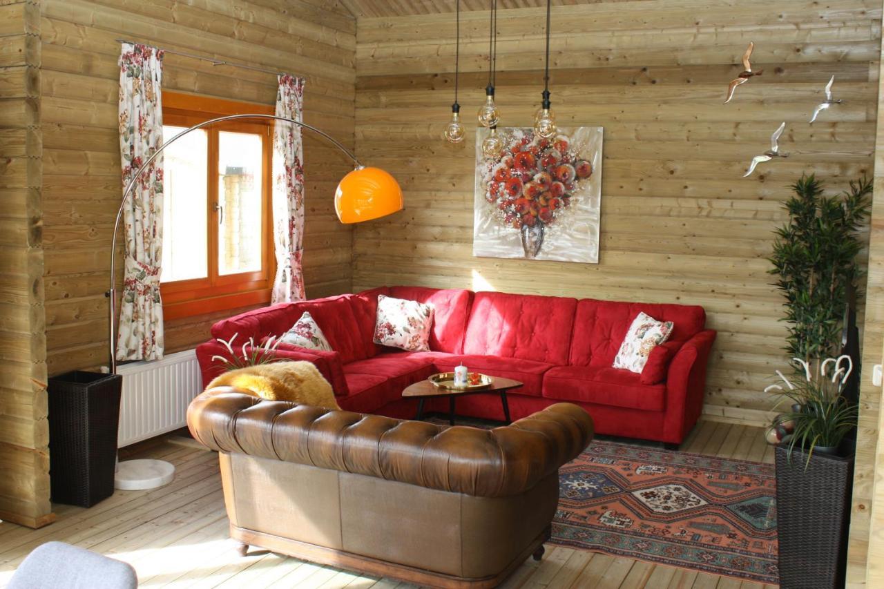 Villa Emilia - Gemuetliches Kinderfreundliches Blockhaus Mit Umzaeuntem Garten Sint Annaland Bagian luar foto