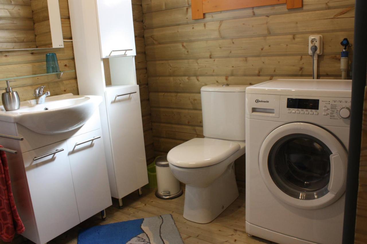 Villa Emilia - Gemuetliches Kinderfreundliches Blockhaus Mit Umzaeuntem Garten Sint Annaland Bagian luar foto