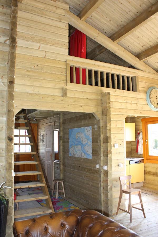 Villa Emilia - Gemuetliches Kinderfreundliches Blockhaus Mit Umzaeuntem Garten Sint Annaland Bagian luar foto