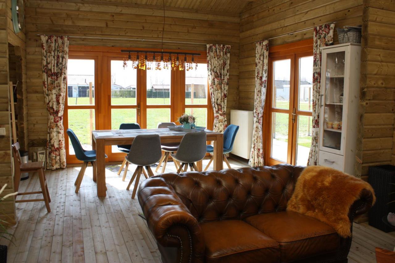 Villa Emilia - Gemuetliches Kinderfreundliches Blockhaus Mit Umzaeuntem Garten Sint Annaland Bagian luar foto