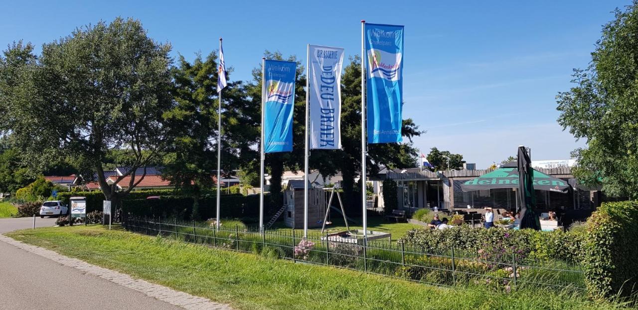 Villa Emilia - Gemuetliches Kinderfreundliches Blockhaus Mit Umzaeuntem Garten Sint Annaland Bagian luar foto